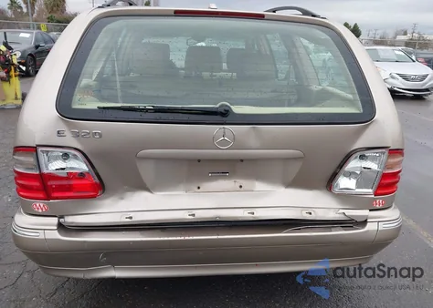 2001 Mercedes-Benz E 320 z USA, uszkodzony, nr VIN WDBJH65JX1B213818